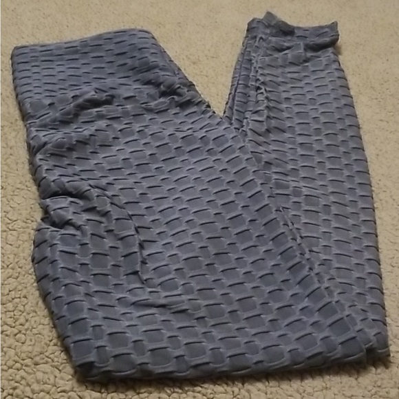 TicTok Famous Leggings - Picture 2 of 4